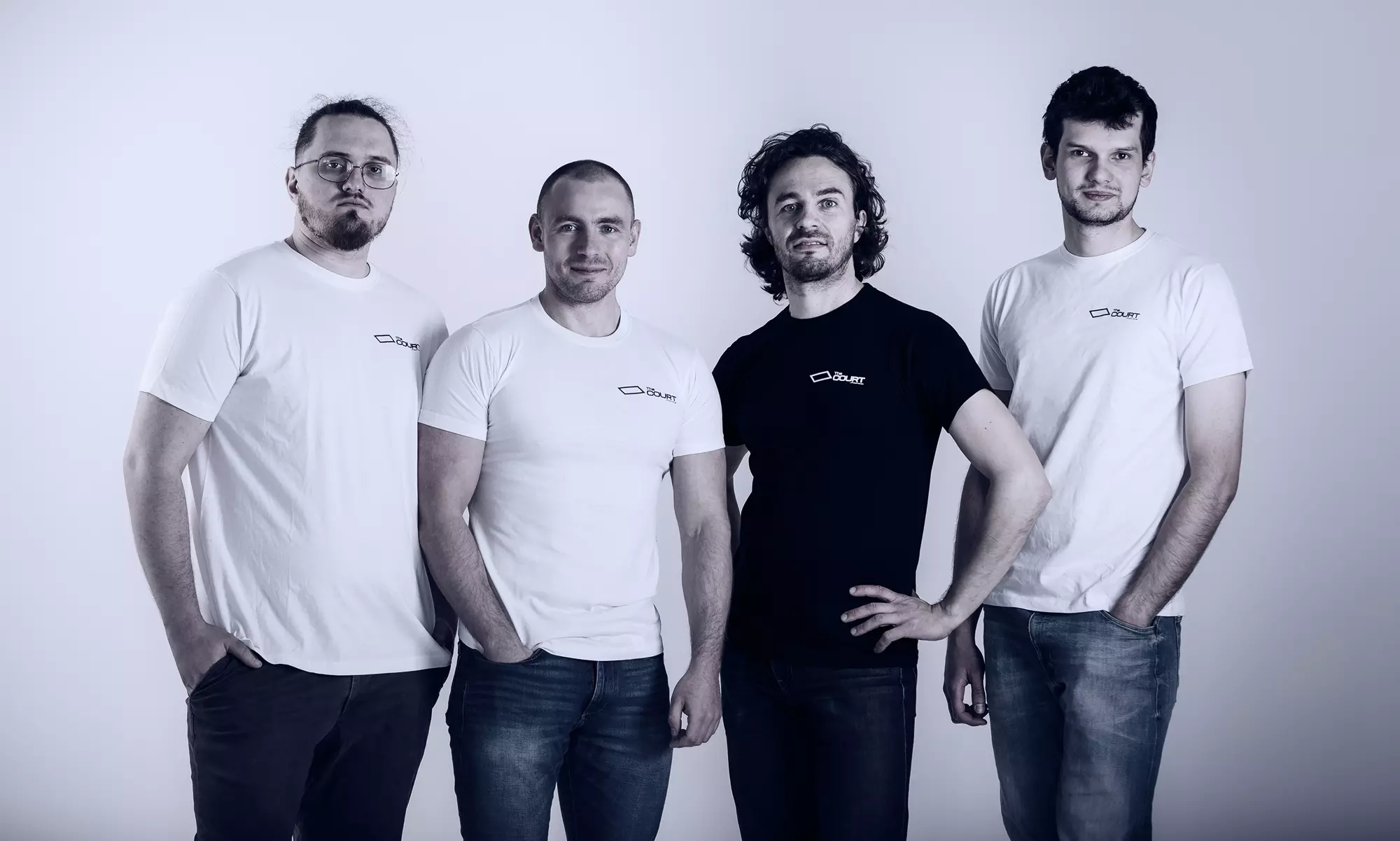 Czteroosobowy zespół - The Court